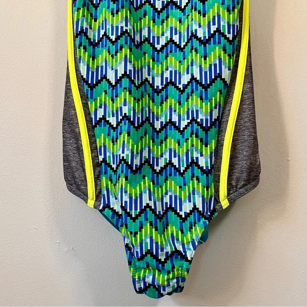 Speedo Youth One Piece Swimsuit, Size 16 🩱 - Picture 3 of 8